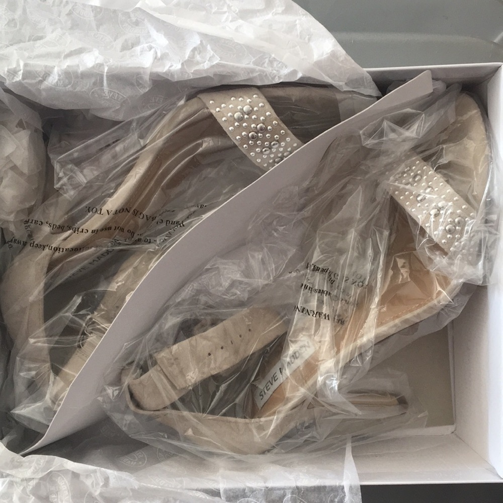 BRAND NEW STEVE MADDEN BLUSH SUEDE STUDDED STILETTO HEELS